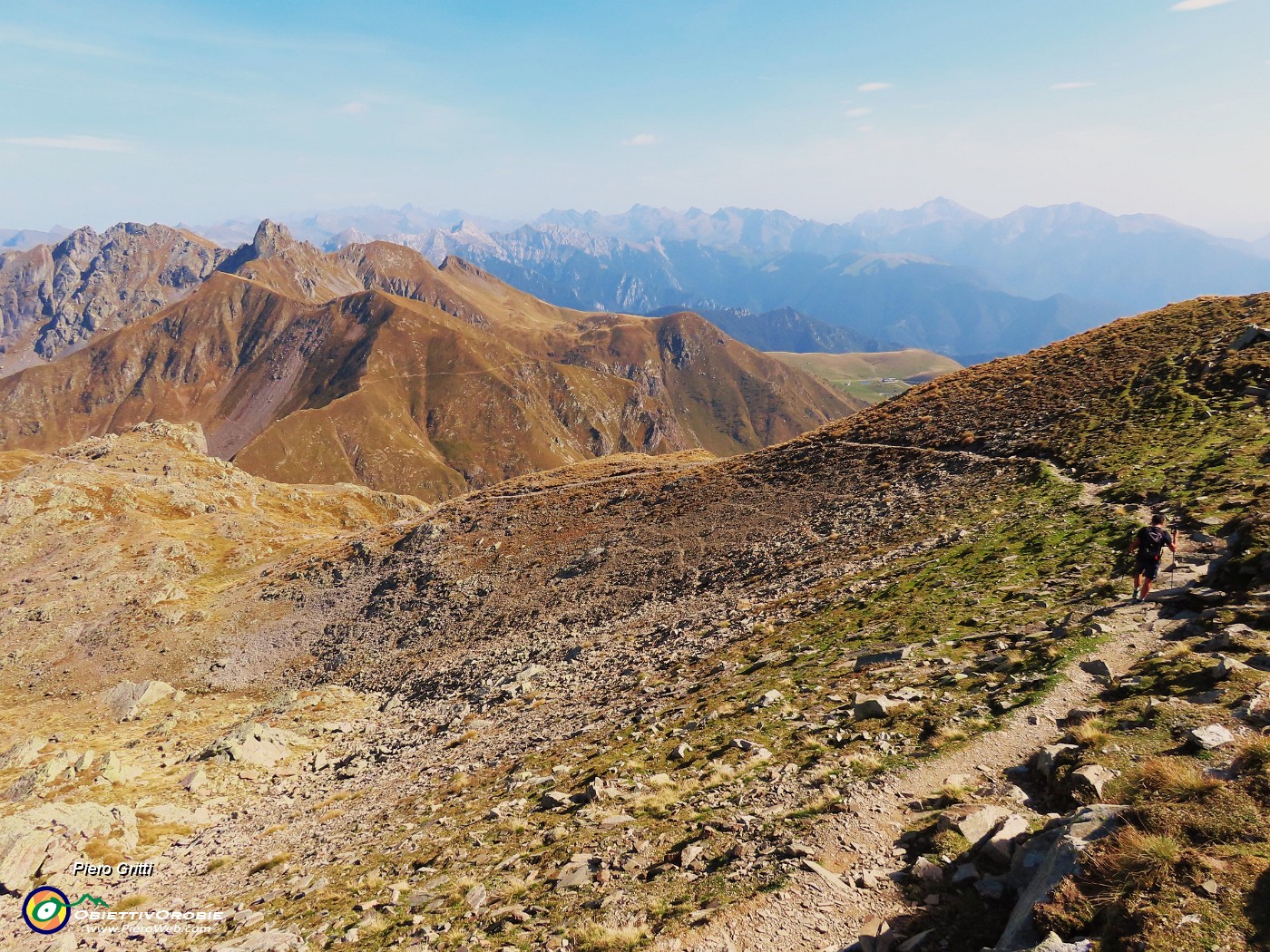 52 Dalla Cima di Val Pianella scendiamo verso il Lago Piazzotti e il Rifugio Benigni.JPG